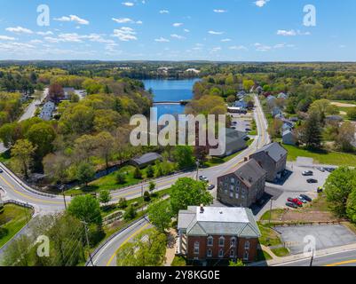 Réservoirs de Slatersville vue aérienne dans le village historique de Slatersville, ville de North Smithfield, Rhode Island RI, États-Unis. Cet étang est une branche de Blac Banque D'Images