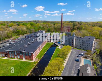 Vue aérienne du bâtiment de Slatersville Mills dans le village historique de Slatersville, ville de North Smithfield, Rhode Island RI, États-Unis. Banque D'Images