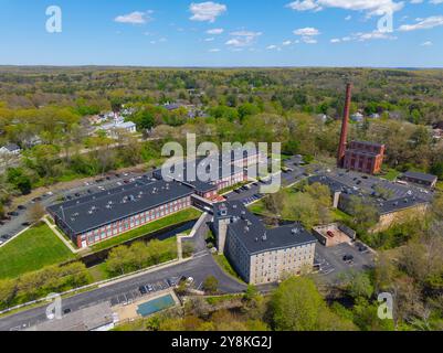 Vue aérienne du bâtiment de Slatersville Mills dans le village historique de Slatersville, ville de North Smithfield, Rhode Island RI, États-Unis. Banque D'Images