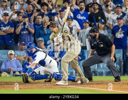 Los Angeles, Californie, États-Unis. 5 octobre 2024. Les Padres de San Diego Manny Machado se sont battus en 9e manche contre les DODGERS DE LOS ANGELES lors de leur premier match des NLDS au stade Dodgers le samedi 5 octobre 2024. Les Dodgers de Los Angeles ont gagné le match 7 -5. Armando Arorizo (crédit image : © Armando Arorizo/Prensa Internacional via ZUMA Press Wire) USAGE ÉDITORIAL SEULEMENT! Non destiné à UN USAGE commercial ! Banque D'Images