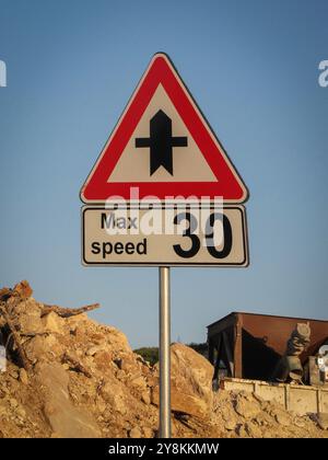 Panneau sur la route Banque D'Images