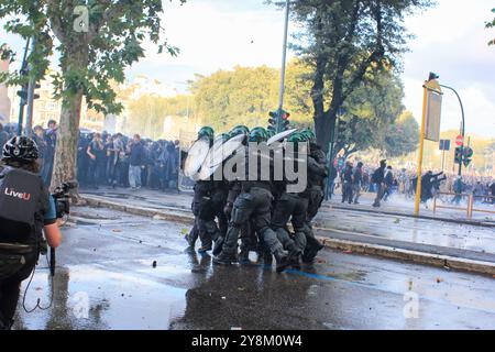 Rome, Italie. 5 octobre 2024. Rome - de nombreux affrontements entre manifestants et policiers lors de la marche pro palestina éditorial usage Only Credit : Independent photo Agency Srl/Alamy Live News Banque D'Images