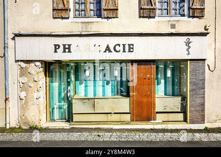 Pharmacie / pharmacie fermée - la Trimouille, Vienne (86), France. Banque D'Images