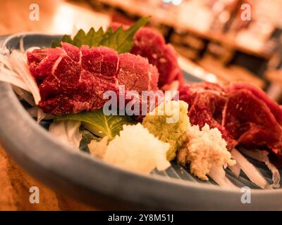 Sashimi de viande de cheval - nourriture japonaise Banque D'Images