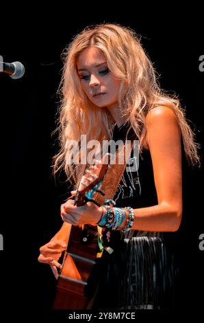 Nina Nesbitt, V2013, Hylands Park, Chelmsford, Essex, Grande-Bretagne - 17 août 2013 Banque D'Images