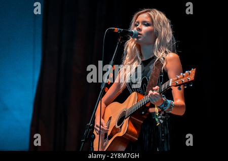 Nina Nesbitt, V2013, Hylands Park, Chelmsford, Essex, Grande-Bretagne - 17 août 2013 Banque D'Images