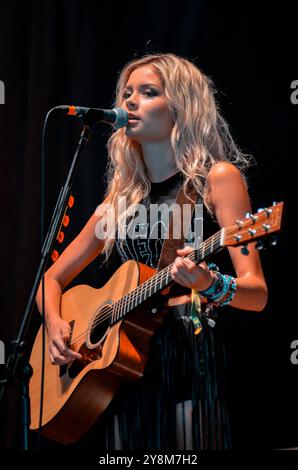 Nina Nesbitt, V2013, Hylands Park, Chelmsford, Essex, Grande-Bretagne - 17 août 2013 Banque D'Images