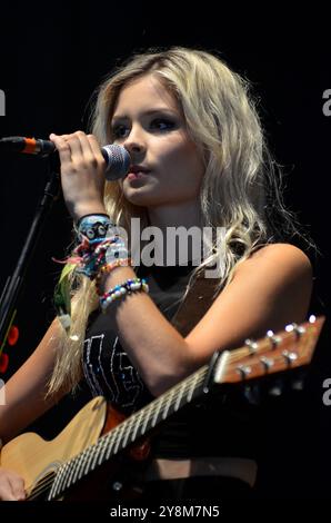 Nina Nesbitt, V2013, Hylands Park, Chelmsford, Essex, Grande-Bretagne - 17 août 2013 Banque D'Images