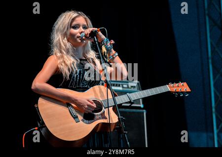 Nina Nesbitt, V2013, Hylands Park, Chelmsford, Essex, Grande-Bretagne - 17 août 2013 Banque D'Images