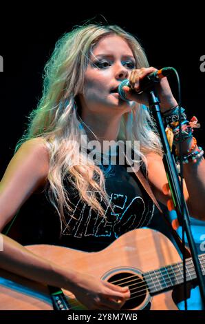 Nina Nesbitt, V2013, Hylands Park, Chelmsford, Essex, Grande-Bretagne - 17 août 2013 Banque D'Images