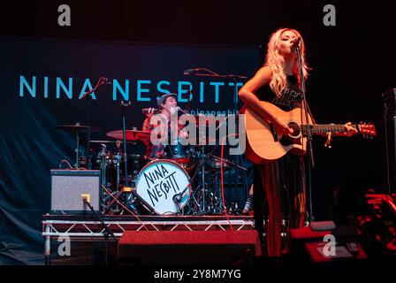 Nina Nesbitt, V2013, Hylands Park, Chelmsford, Essex, Grande-Bretagne - 17 août 2013 Banque D'Images