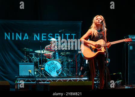 Nina Nesbitt, V2013, Hylands Park, Chelmsford, Essex, Grande-Bretagne - 17 août 2013 Banque D'Images