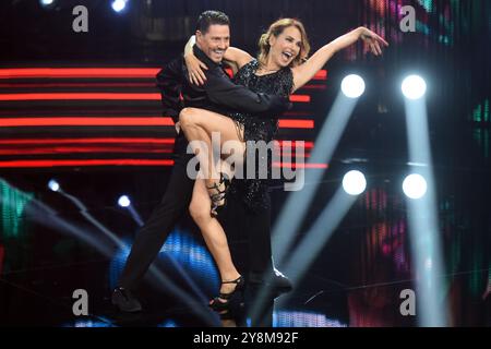 Roma, Latium. 05 octobre 2024. Barbara DÕUrso, Gianni Scandiffo pendant l'émission Ballando con le stelle deuxième épisode, Rome (Italie), 05 octobre 2024 crédit : massimo insabato/Alamy Live News Banque D'Images