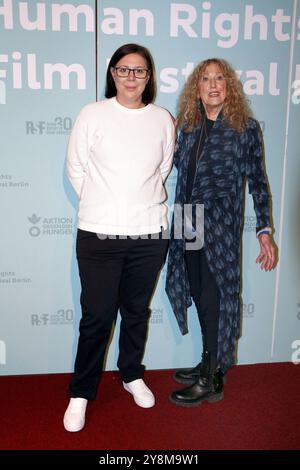 Babett Oroszi et Connie Fields lors de l'événement d'ouverture du Festival du film sur les droits de l'homme 2024 le 4 octobre 2024 au cinéma Kulturbrauerei à Berlin Banque D'Images