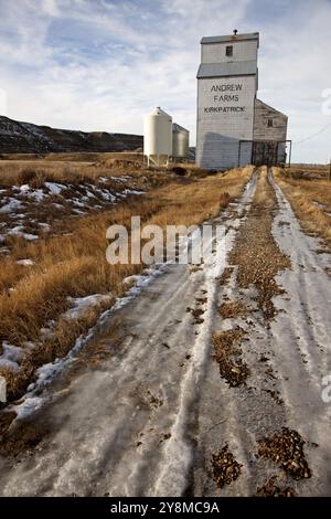 L'élévateur à grain près de Drumheller vintage ancienne en bois Banque D'Images