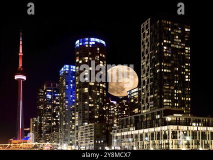 Pleine lune Ville de Toronto Ville Lac Ontario Pier Banque D'Images