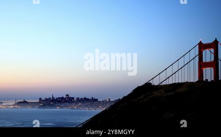 Nuit de San Francisco Golden Gate Bridge Blue Sky Banque D'Images