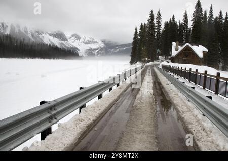 Emerald Lake Lodge en hiver Montagnes Rocheuses Banque D'Images