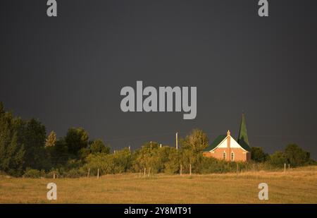 Prairie Barn Saskatchewan scène rurale estivale Canada Banque D'Images