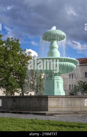 Fontaine de l'Université Ludwig Maximilian de Munich Banque D'Images