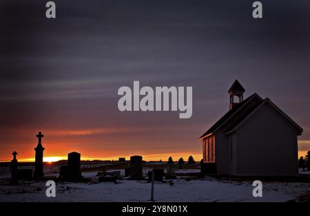 Saskatchewan Prairie Sunset rrural ciel coloré campagne Banque D'Images