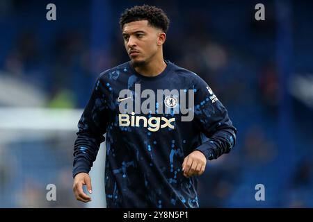 Londres, Royaume-Uni. 06 octobre 2024. Le Jadon Sancho de Chelsea s'échauffe avant le match de premier League anglaise du Chelsea FC contre Nottingham Forest FC à Stamford Bridge, Londres, Angleterre, Royaume-Uni le 6 octobre 2024 Credit : Every second Media/Alamy Live News Banque D'Images