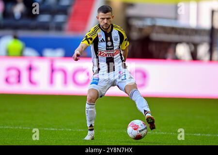 LINZ, AUTRICHE - 6 OCTOBRE : Valon Berisha du LASK lors du match de l'amiral Bundesliga entre le LASK et le SK Autriche Klagenfurt au Raiffeisen Arena le 6 octobre 2024 à Linz, Autriche.241006 SEPA 20 032 - 20241006 PD4350 Banque D'Images