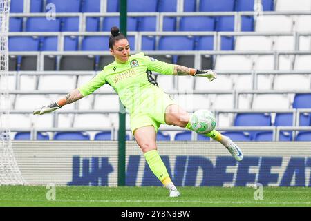 Birmingham, Royaume-Uni. 06 octobre 2024. #1, Alex Brooks de Blackburn en action lors du match de championnat féminin entre Birmingham City Women et Blackburn Rovers Women à St Andrews @ Knighthead Park, Birmingham, Angleterre le 6 octobre 2024. Photo de Stuart Leggett. Utilisation éditoriale uniquement, licence requise pour une utilisation commerciale. Aucune utilisation dans les Paris, les jeux ou les publications d'un club/ligue/joueur. Crédit : UK Sports pics Ltd/Alamy Live News Banque D'Images