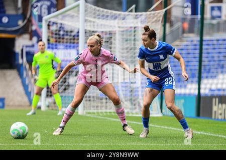 Birmingham, Royaume-Uni. 06 octobre 2024. Birmingham, Angleterre, 6 octobre 2024 : Rebecca McKenna (22 Birmingham City) sur le ballon lors du match de football Barclays Womens Championship entre Birmingham City et Blackburn Rovers à St Andrews à Birmingham, Angleterre (Natalie Mincher/SPP) crédit : SPP Sport Press photo. /Alamy Live News Banque D'Images