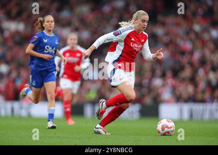 Alessia Russo d'Arsenal rompt avec le ballon lors du match de Super League féminine de la FA Arsenal Women vs Everton Women à Emirates Stadium, Londres, Royaume-Uni, 6 octobre 2024 (photo par Izzy Poles/News images) Banque D'Images