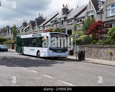 Premier bus de groupe à Aberdeen Écosse Banque D'Images