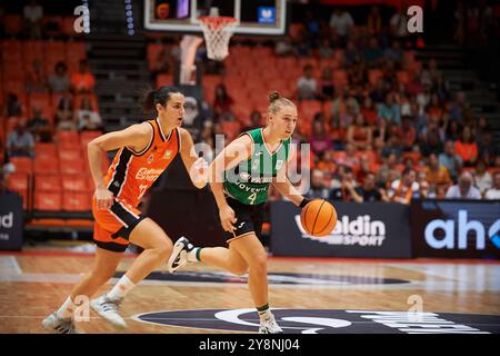 Leticia Romero de Valencia basket (l) et Elise Ramette du Club Joventut Badalona (R) lors de la Liga Femenina Endesa saison régulière Round 1 en octobre Banque D'Images