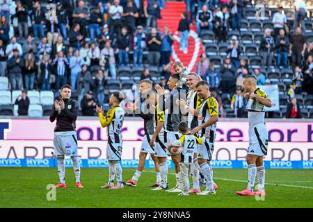 Linz, Autriche. 06 octobre 2024. LINZ, AUTRICHE - 6 OCTOBRE : équipe de LASK lors du match de l'Admiral Bundesliga entre LASK contre SK Austria Klagenfurt au Raiffeisen Arena le 6 octobre 2024 à Linz, Autriche.241006 SEPA 20 091 - 20241006 PD6575 crédit : APA-PictureDesk/Alamy Live News Banque D'Images