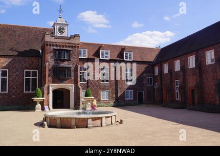 Une vue sur la cour Tudor dans le palais médiéval Fulham à Londres, Royaume-Uni Banque D'Images