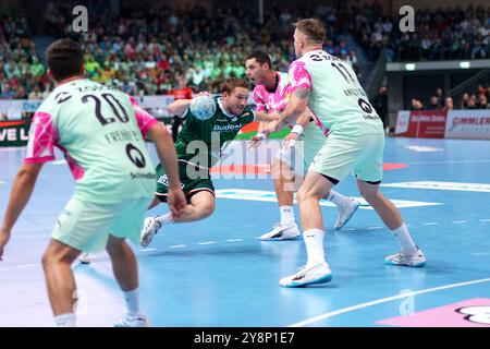 Wetzlar, Allemagne. 06 octobre 2024. Wetzlar, Allemagne, 6 octobre 2024 : Dominik Mappes ( 7 Wetzlar ) Lasse Bredekjaer Andersson ( 11 Berlin ) Tim Freihoefer ( 20 Berlin ) lors du match Liqui Moly Handball-Bundesliga entre HSG Wetzlar et Füchse Berlin au Buderus-Arena de Wetzlar, ALLEMAGNE. (Julia Kneissl/SPP) crédit : SPP Sport Press photo. /Alamy Live News Banque D'Images