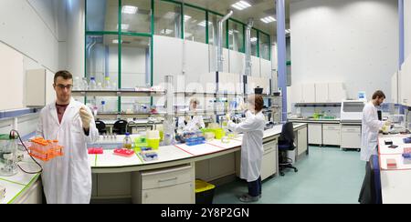 Laboratoire de nanobiotechnologie, axé sur le domaine des nanostructures biofonctionnelles et nanobiotechnologie, CIC nanoGUNE, Nano science Cooperative Research Center, Donostia, San Sebastian, Gipuzkoa, pays Basque, Espagne. Banque D'Images
