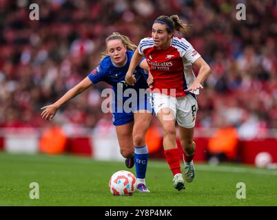 Mariona Caldentey d'Arsenal et Justine Vanhaevermaet d'Everton en action lors du match de Super League féminin à l'Emirates Stadium de Londres. Date de la photo : dimanche 6 octobre 2024. Banque D'Images