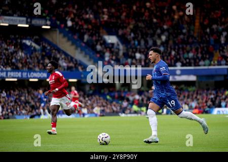 Londres, Royaume-Uni. 06 octobre 2024. Jadon Sancho de Chelsea court avec le ballon lors du match de premier League anglais Chelsea FC contre Nottingham Forest FC à Stamford Bridge, Londres, Angleterre, Royaume-Uni le 6 octobre 2024 Credit : Every second Media/Alamy Live News Banque D'Images