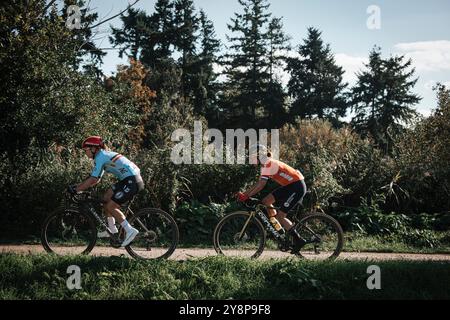 Marianne vos (pays-Bas) et Lotte Kopecky (Belgique) participent aux Championnats du monde de gravier UCI féminin à Louvain. Banque D'Images