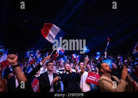 Nice, France. 06 octobre 2024. Ambiance lors de la réunion du parti d'extrême droite rassemblement National (rassemblement National) RN à Nice, dans le sud de la France, le 6 octobre 2024. Photo de Laurent Coust/ABACAPRESS. COM Credit : Abaca Press/Alamy Live News Banque D'Images