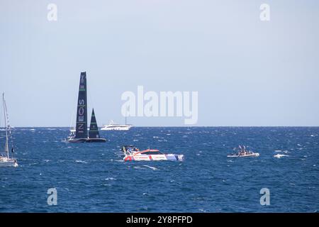 Barcelone, Espagne ; 29 septembre 2024 : navire Britannia avant de commencer la régate finale de la Coupe de l'America Louis Vuitton pour décider du futur challenger. Banque D'Images