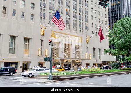 NEW YORK CITY - MAI 25 : The Waldorf Astoria New York, un hôtel de luxe à Manhattan, New York City, États-Unis, 25 mai 2013. Datant de 1931, c'était le premier chaud Banque D'Images