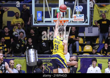 #34 Maximiliam Ladurner (Reale Mutua basket Torino) lors du Reale Mutua Torino vs APU Udine, match italien de basket-ball Serie A2 hommes à Turin, Italie, le 06 octobre 2024 Banque D'Images