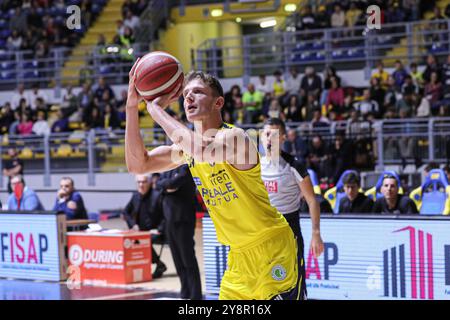 #34 Maximiliam Ladurner (Reale Mutua basket Torino) lors du Reale Mutua Torino vs APU Udine, match italien de basket-ball Serie A2 hommes à Turin, Italie, le 06 octobre 2024 Banque D'Images