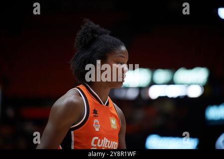 Valencia, Espagne. 06 octobre 2024. Nadia Fingall de Valencia basket vu lors de la Liga Femenina Endesa saison régulière Round 1 entre Valencia basket et Club Joventut Badalona au Pabellon Fuente de San Luis. Score final ; Valencia basket 81 : 68 Club Joventut Badalona crédit : SOPA images Limited/Alamy Live News Banque D'Images