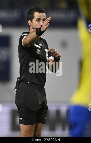 Sint Truiden, Belgique. 06 octobre 2024. L'arbitre Jasper Vergoote photographié lors d'un match de football entre STVV Sint-Truidense VV et KAA Gent, à Sint-Truiden, le jour 10 de la saison 2024-2025 de la première division du championnat belge 'Jupiler Pro League', dimanche 06 octobre 2024. BELGA PHOTO JOHAN Eyckens crédit : Belga News Agency/Alamy Live News Banque D'Images
