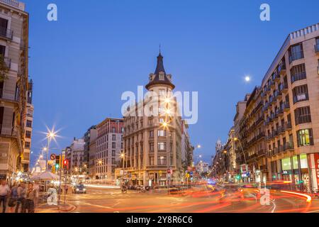 Vue des rues Pelai et Ronda Universitat depuis la place Universitat de Barcelone, Espagne Banque D'Images