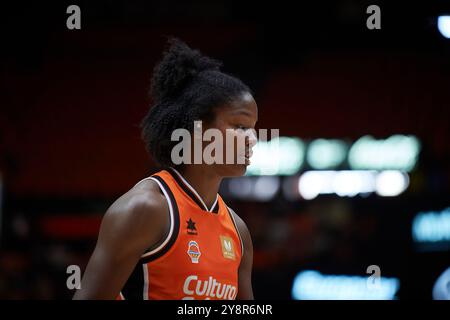 Valencia, Espagne. 06 octobre 2024. Nadia Fingall de Valencia basket vu lors de la Liga Femenina Endesa saison régulière Round 1 entre Valencia basket et Club Joventut Badalona au Pabellon Fuente de San Luis. Score final ; panier Valencia 81 : 68 Club Joventut Badalona (photo Vicente Vidal Fernandez/SOPA images/SIPA USA) crédit : SIPA USA/Alamy Live News Banque D'Images