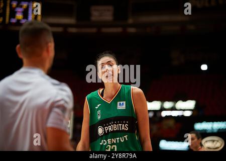 Valencia, Espagne. 06 octobre 2024. Serena Lunn Geldof du Club Joventut Badalona vu en action lors de la Liga Femenina Endesa saison régulière Round 1 entre Valencia basket et Club Joventut Badalona au Pabellon Fuente de San Luis. Score final ; panier Valencia 81 : 68 Club Joventut Badalona score final ; panier Valencia 81 : 68 Club Joventut Badalona (photo de Vicente Vidal Fernandez/SOPA images/Sipa USA) crédit : Sipa USA/Alamy Live News Banque D'Images