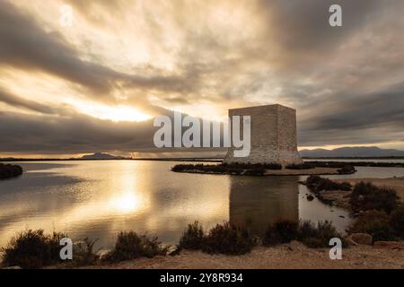 Coucher de soleil dans le parc naturel de Salinas de Santa Pola, Espagne Banque D'Images